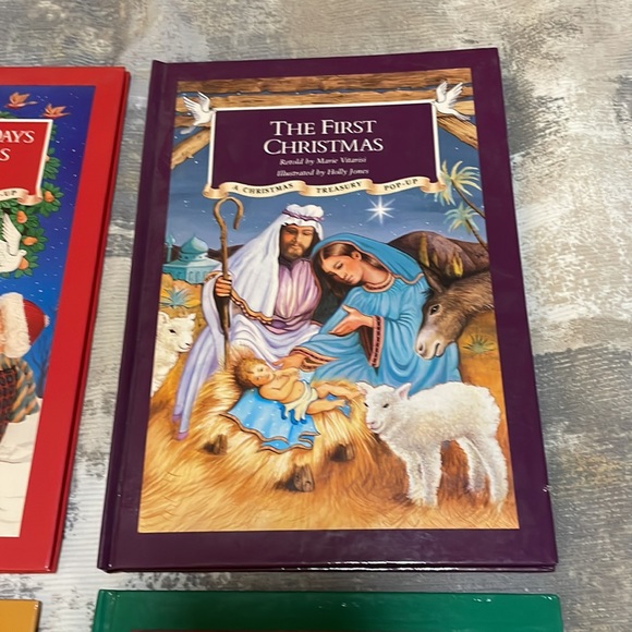 Vintage Christmas Treasury Pop-Up Series Set of 4 Books - Picture 3 of 16